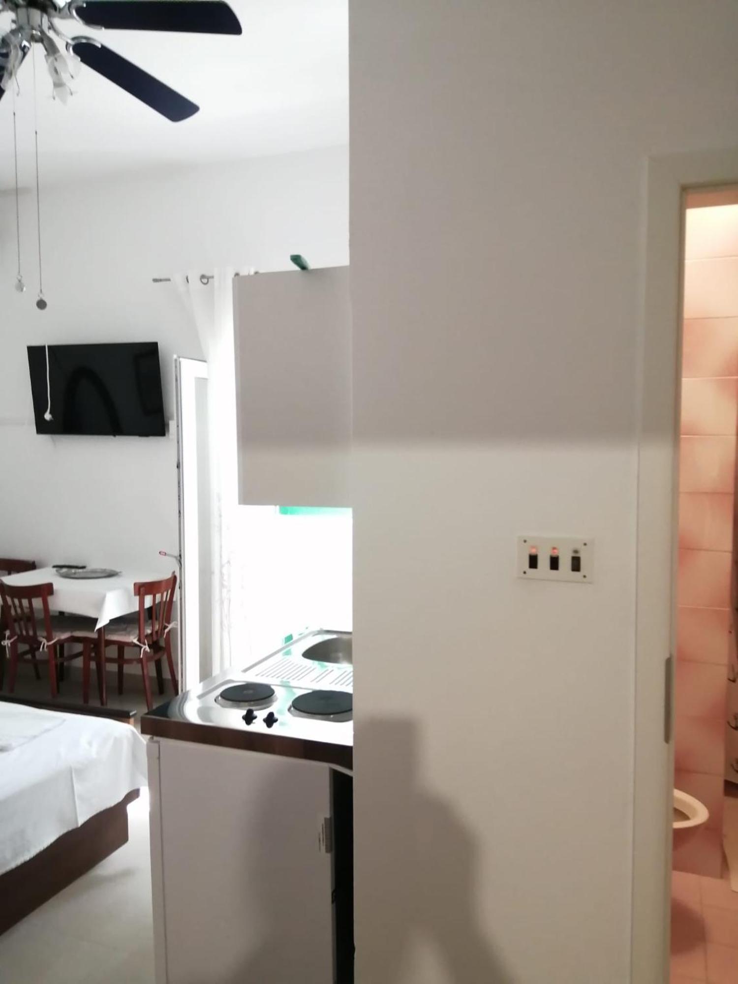 Omis Apartment On The Beach Экстерьер фото