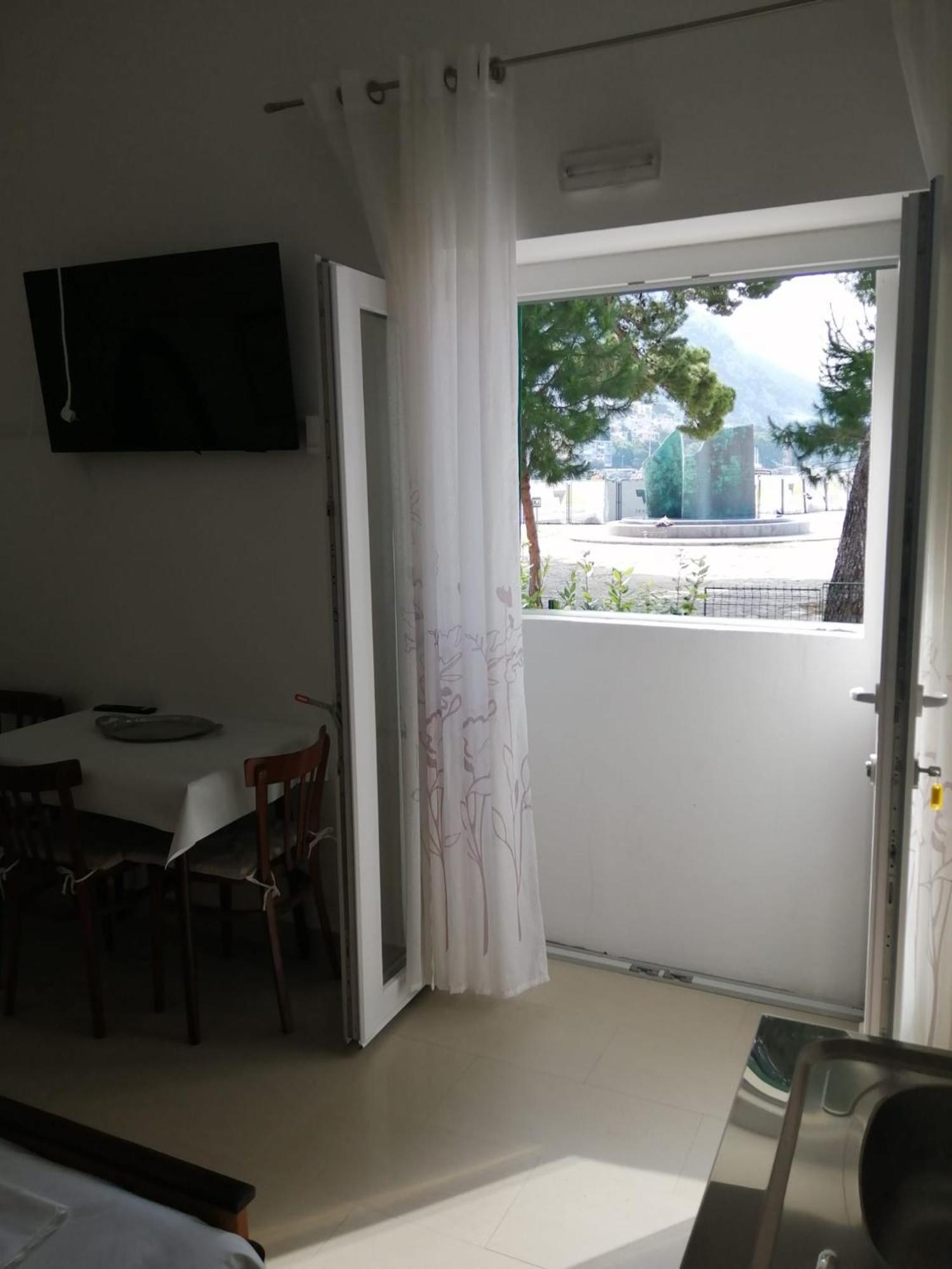 Omis Apartment On The Beach Экстерьер фото