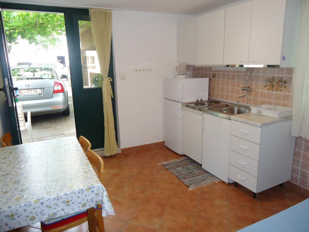 Omis Apartment On The Beach Экстерьер фото