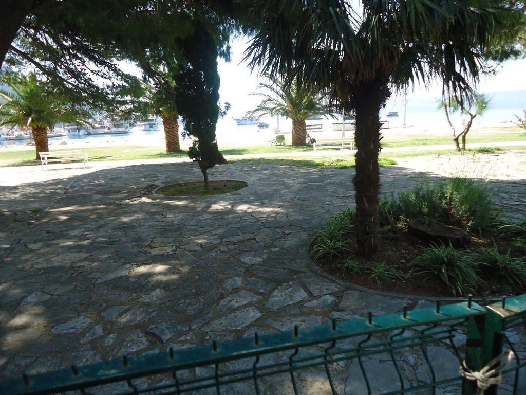 Omis Apartment On The Beach Экстерьер фото