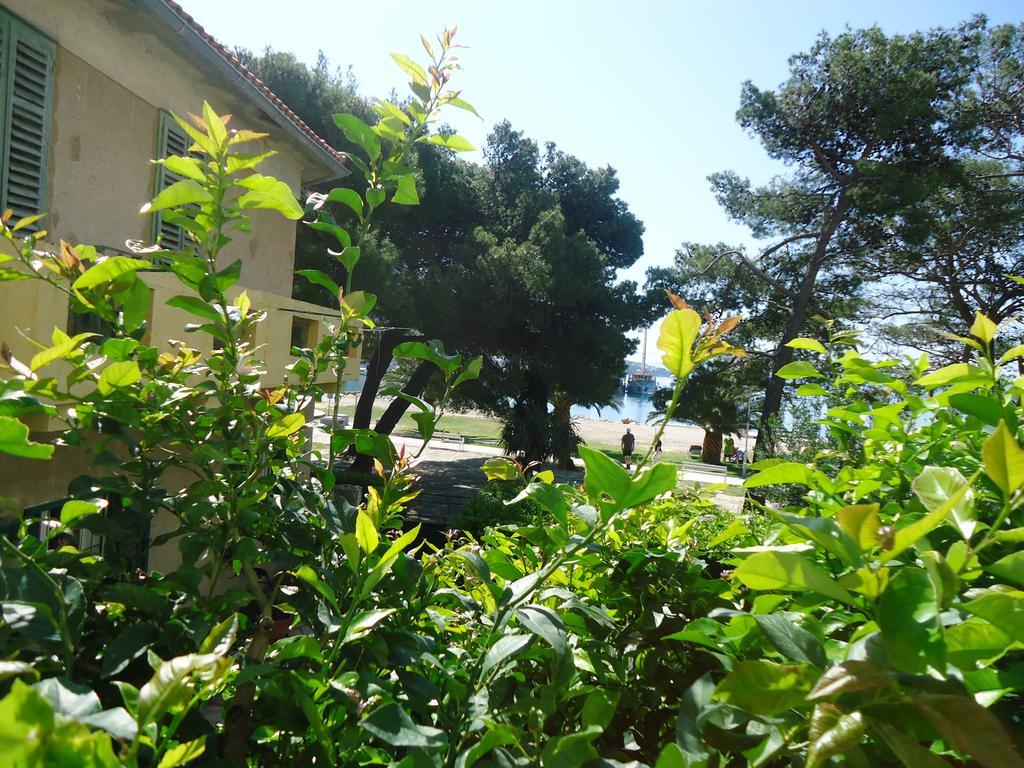 Omis Apartment On The Beach Экстерьер фото