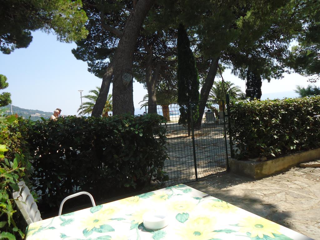 Omis Apartment On The Beach Экстерьер фото